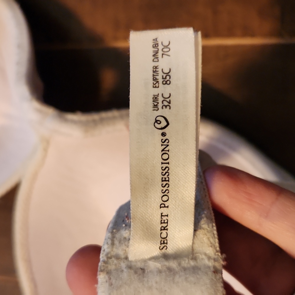 Bras - Picture 10 of 10